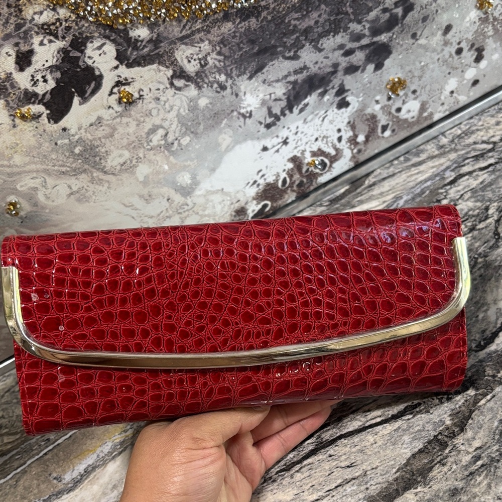Elegant Red Crocodile-Embossed Clutch